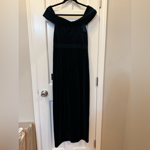 Lulus I'm Enchanted Emerald Green Velvet Off-the-Shoulder Maxi Dress Medium - Picture 8 of 8
